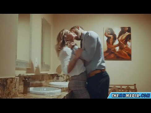 ❤️ Kur një bjonde me bukë ju josh në një banjë publike ❤ Porno e bukur në sq.mypornpics.ru ﹏